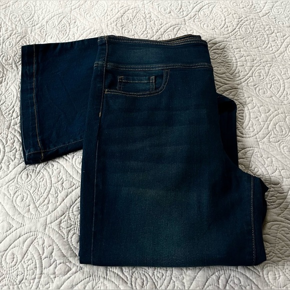 SOPHIA VERGARA NWOT Melissa Flare Pull-on High Rise Jeans- Size 14 - Picture 5 of 8